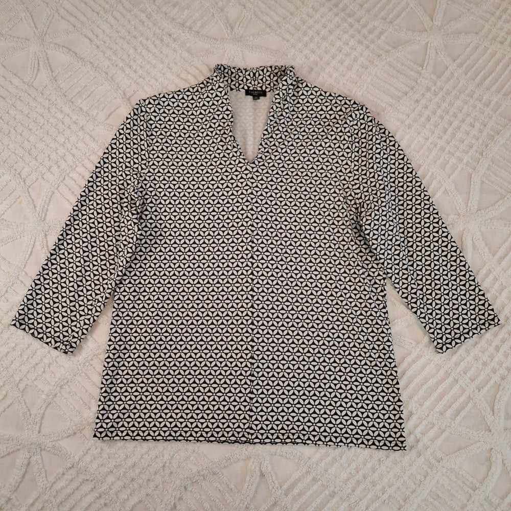 Talbots Womens LP Top Black White Geometric Floral 3/4 Sleeve V-Neck Jersey